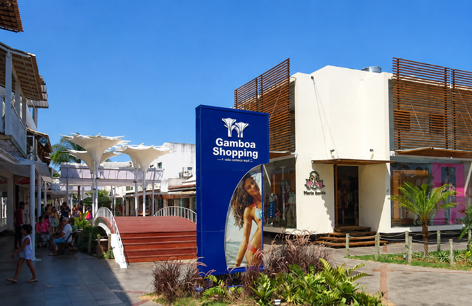 Entrada do Gamboa Shopping na Rua dos Biquínis, em Cabo Frio